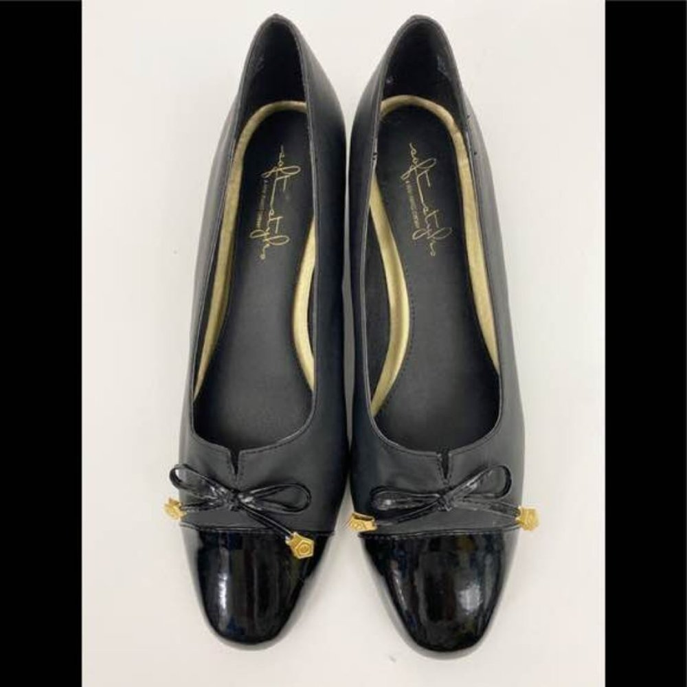 Soft Styles Hushpuppies Black Patent Loafers size